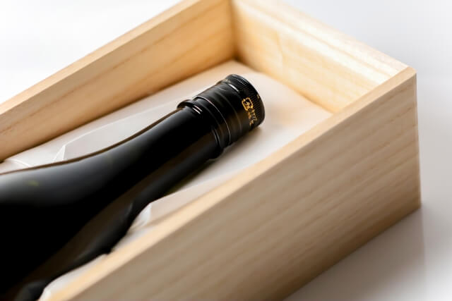 ブランドを伝える名入れ木箱｜酒をさらに際立たせる効果とは？